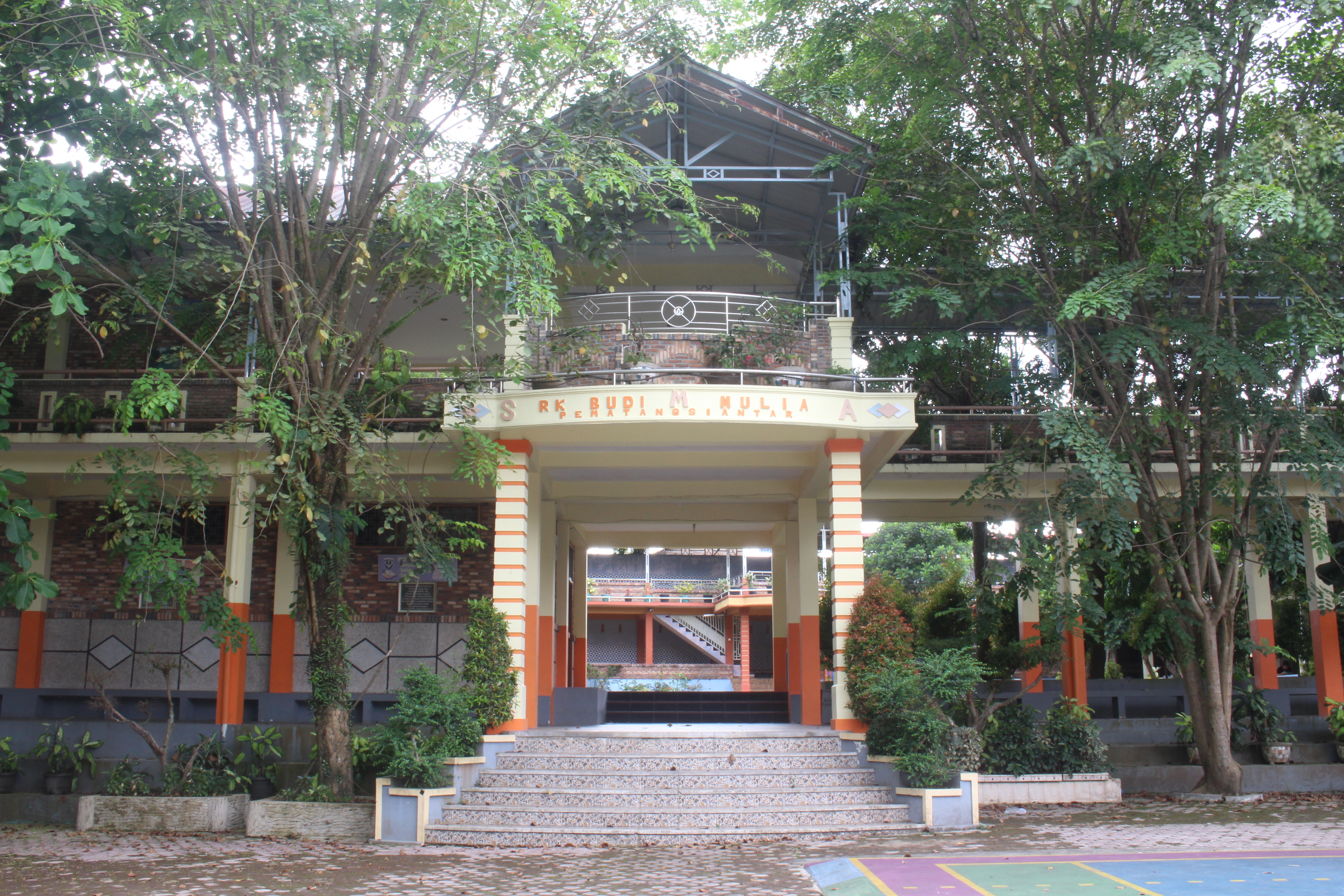 Aktivitas pembelajaran dan lingkungan kampus SMA Budi Mulya Pematangsiantar